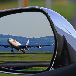 Anuncian descuentos en taxis del AICM y mejoras en el servicio