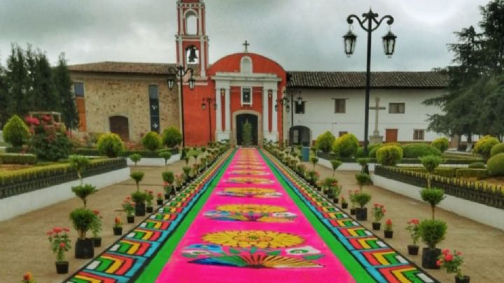 El pueblito de Hidalgo con bosques nubosos y coloridos tapetes de aserrín para ir el finde