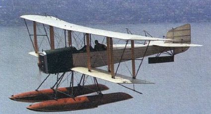 ¿Cuál fue el primer avión Boeing que viajó por el mundo y qué destino cruzó?
