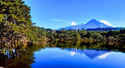 El tesoro escondido de un Pueblo Mágico de Colima con lagunas, cabañas y paisajes frente al volcán