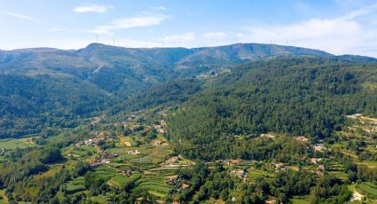 El Pueblo Mágico de Querétaro para disfrutar paisajes montañosos y comprar muñecas de trapo