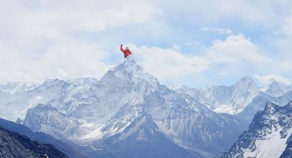 La inspiradora historia del hombre que conquistó la cima del Everest en menos de 10 horas