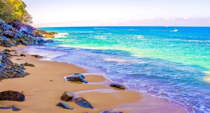 La playa secreta de Jalisco con arena naranja y aguas cristalinas que pocos conocen