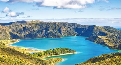 La misteriosa laguna que cambia de color y que ‘surgió’ de un amor prohibido