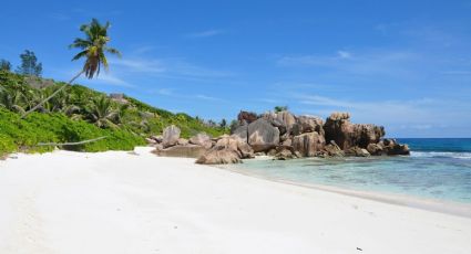 ¿Cuánto cuesta ir en autobús al pueblito con playas de arena blanca y aguas turquesa?
