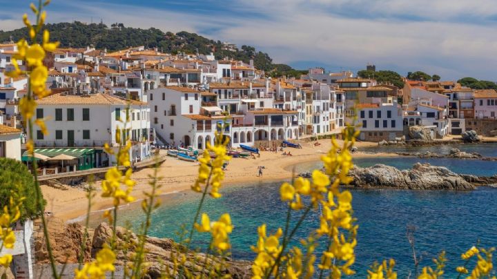 5 destinos imperdibles de España para disfrutar el verano 2026 con poco dinero
