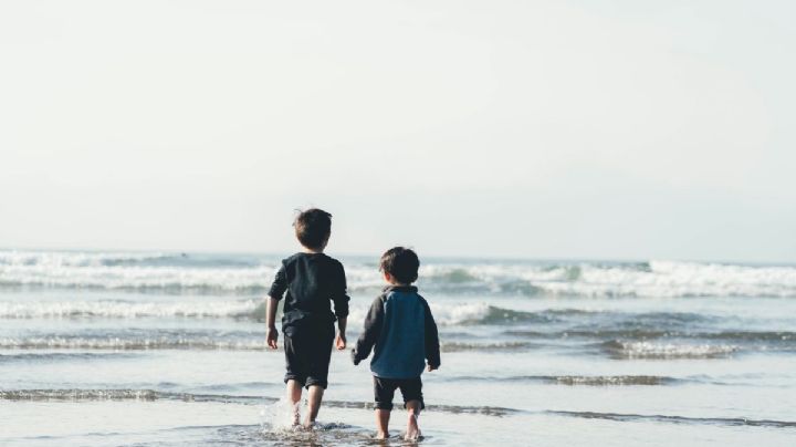 Playas con pocas olas para ir con niños en vacaciones de verano 2026