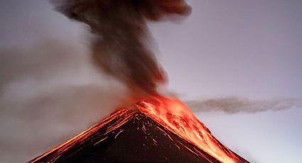¡Toma uno! Dron captó la impresionante vista a una erupción del Volcán de Fuego en Guatemala