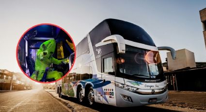 ¡Supera a la IA! Chofer de autobús sorprende al recibir a los pasajeros con un disfraz de iguana en Acapulco