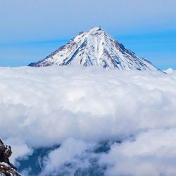 ¡El mejor espectáculo! El volcán austral que emana oro a la atmósfera en un continente congelado