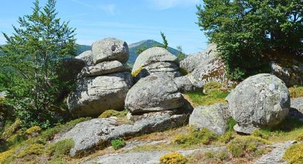 El pueblito con misteriosas piedras encimadas que se creía fueron talladas por gigantes